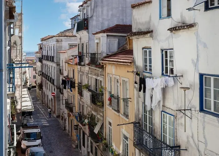 Exclusive | Bairro Alto Feel