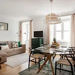 Exclusive | Bairro Alto Feel شقة