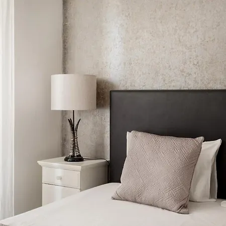 Exclusive | Bairro Alto Feel