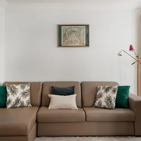Exclusive | Bairro Alto Feel شقة